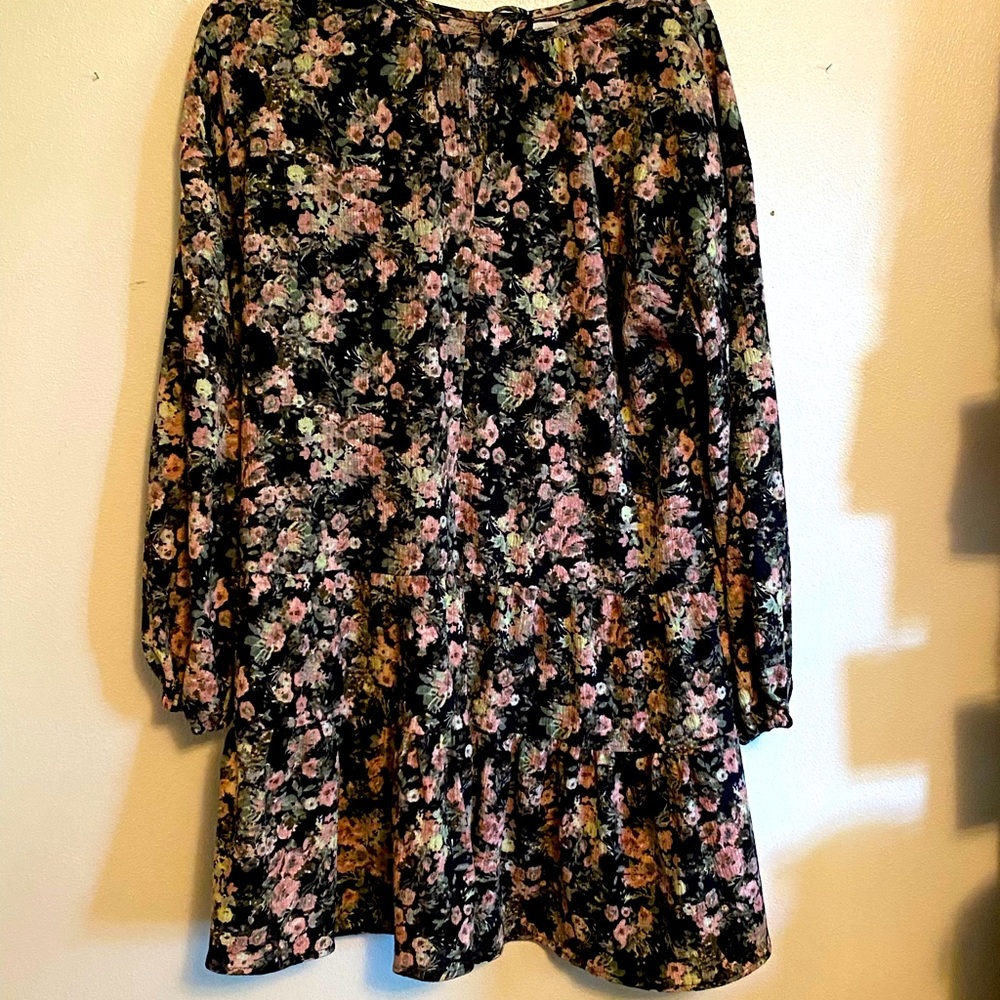 Long sleeve Floral Dress. Medium.